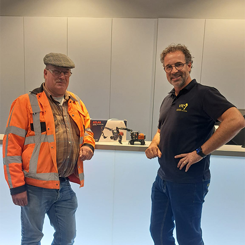 Machinist Henk met trainer Albert Kuik